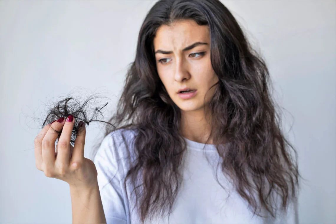 Stres Saç Dökülmesine Neden Olur mu? Bilmeniz Gerekenler